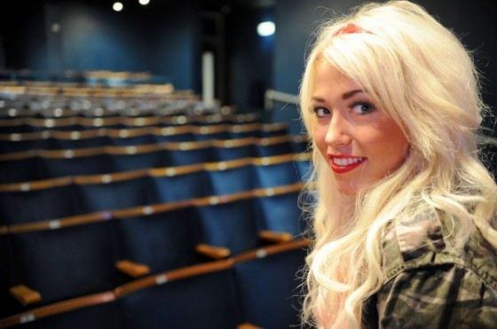 Амелия Лили (Amelia Lily) биография, фото, рост и вес, личная жизнь, слушать песни онлайн 2023