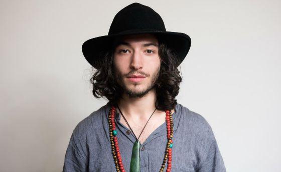 Эзра Миллер – биография, фото, личная жизнь, парень, ориентация, рост 2023