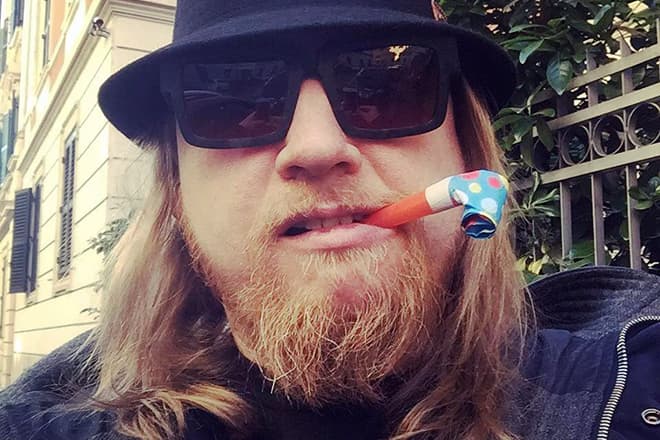 Вова Мясо - биография, личная жизнь, фото, "Люмпен-шоу", программа "Опасные гастроли" и последние новости 2023