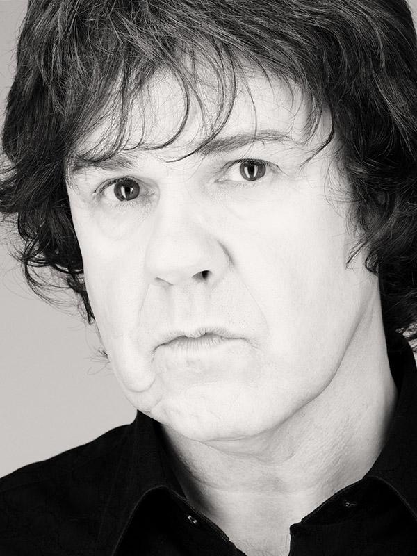 Adri moore. Thin lizzy & gary moore. Тим рот и гэри олдман. Danny krivit. Гэри барлоу блондин.