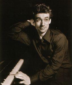 Ив Монтан - биография, личная жизнь, Симона Синьоре, фото, песни, фильмография, смерть и последние новости