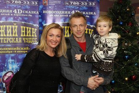 Антон Комолов биография, фото и его жена 2023