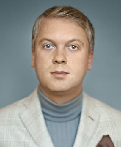 Сергей Светлаков - биография, личная жизнь, фото, фильмы, жена и последние новости 2023