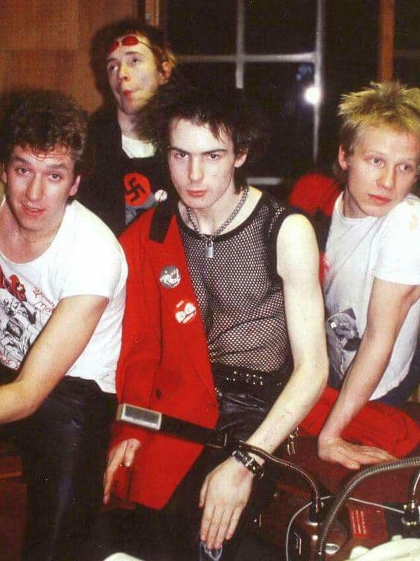 Группа «Sex Pistols» – состав, фото, личная жизнь, новости, песни