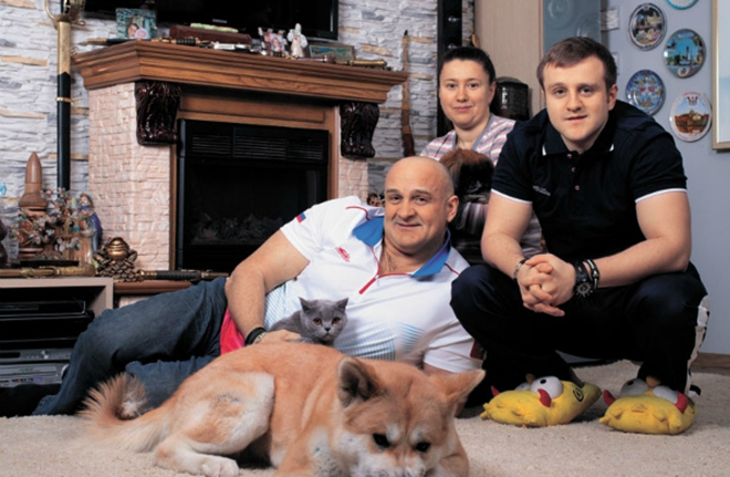 Алексей Огурцов с семьей