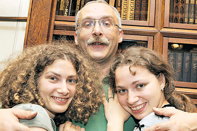 Александр Друзь с дочками