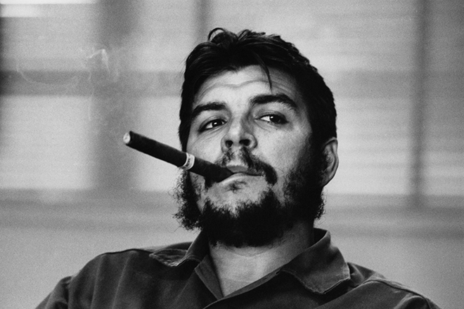 Че Гевара с сигарой