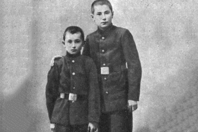 Евгений Петров и его брат Валентин Катаев