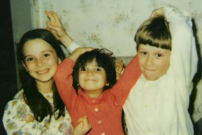 Мария Смольникова в детстве (в центре) с сестрой и братом