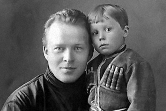Аркадий Гайдар с сыном Тимуром