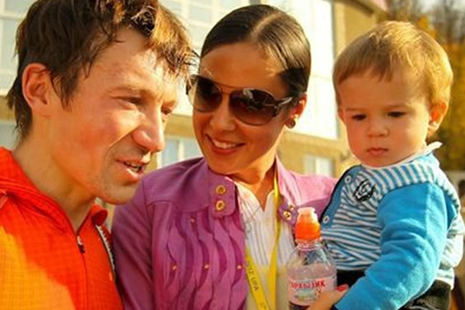Максим Чудов с женой и сыном