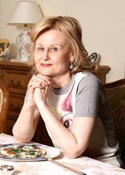 Дарья Донцова биография писательницы, фото, ее семья, муж и мопсы 2023 i