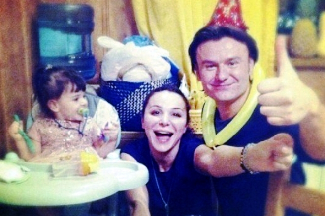 Лаура Кеосаян с бывшим мужем и дочерью