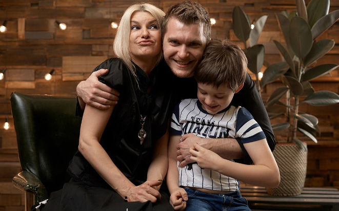 Татьяна Ларина с мужем и сыном