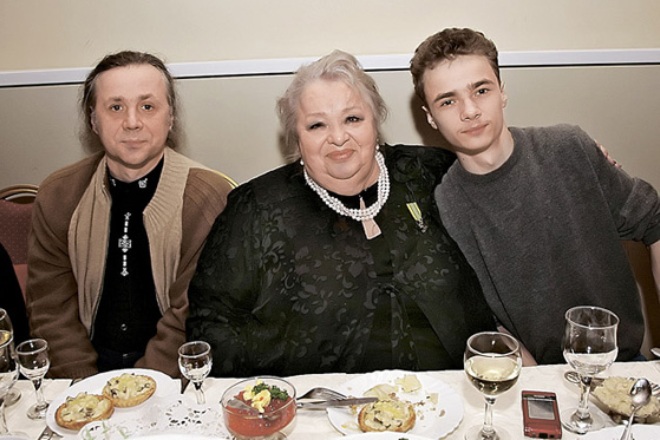 Наталья Крачковская с сыном и внуком