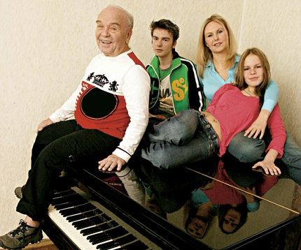 Владимир Шаинский с семьёй
