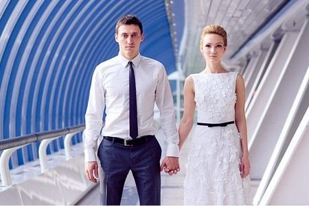 Александр Легков с женой - свадебное фото