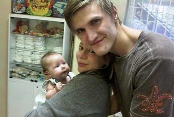 Андрей Кириленко с женой и дочкой
