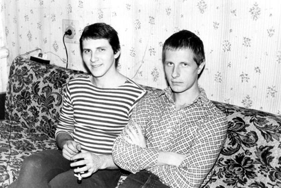 Дмитрий Пучков в молодости (справа)