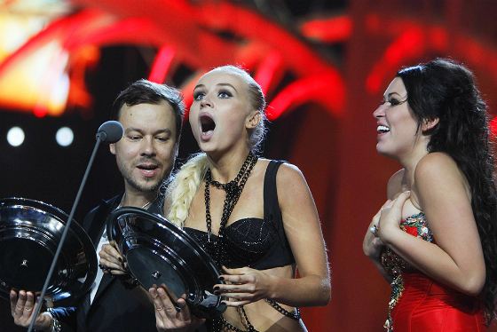 Певицы Ирина Дубцова и Полина Гагарина на вручения Премии «Муз-ТВ 2010»
