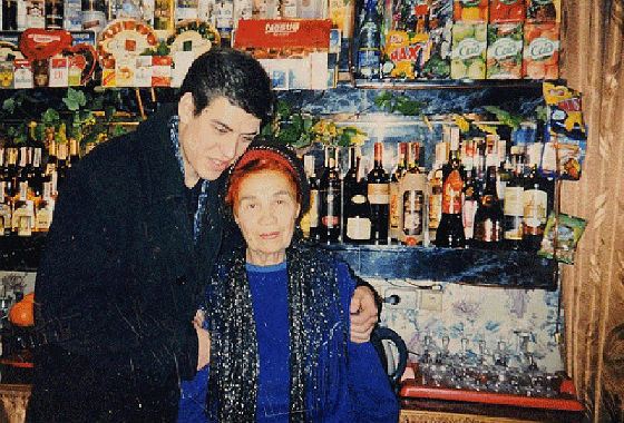 Дмитрий Дюжев с бабушкой