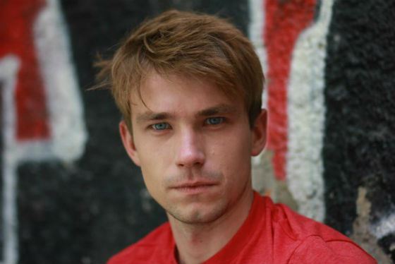 Молодой талантливый актер Александр Петров