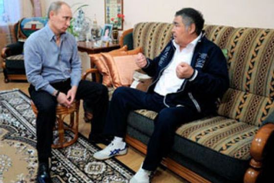 2012: Владимир Путин навестил Амана Тулеева после операции на позвоночнике