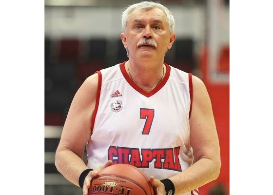 Георгий Полтавченко увлекается баскетболом
