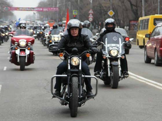 Губернатор Олег Кожемяко увлекается ездой на мотоцикле