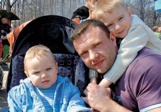 Сергей Терещенко с детьми (2001 год)