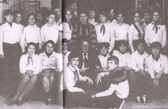 Детское фото Олега Погудина (Ленинградский хор, второй справа в нижнем ряду)