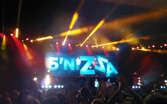 Очень быстро 5'nizza стала одной из самых популярных групп из стран СНГ