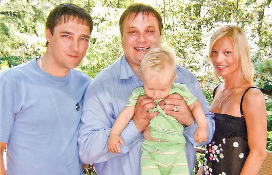 Юрий Шатунов, его жена Светлана и Андрей Разин с крестником