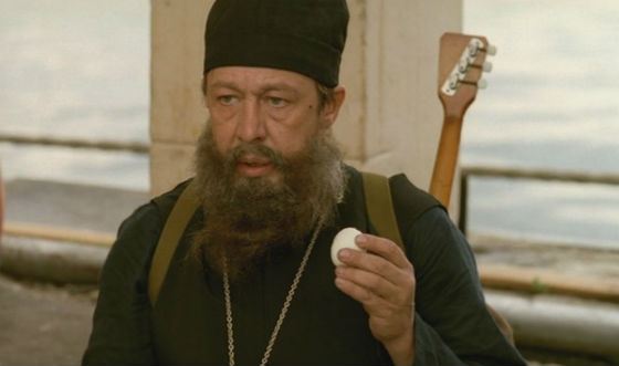 В комедии «День выборов» Михаил Ефремов сыграл лже-священника
