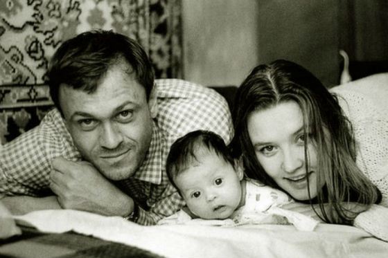 Молодая Вера Алентова с мужем и дочерью 
