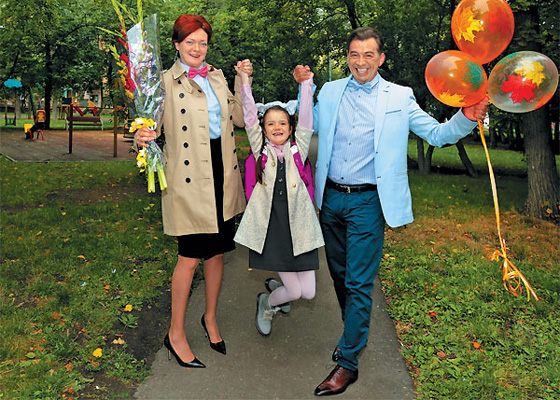 Николай Добрынин с семьей - женой и дочкой