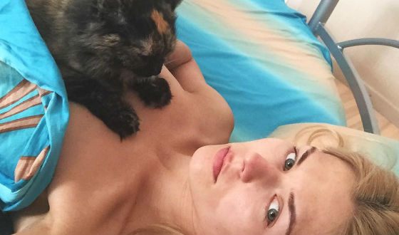 Актриса Софья Шуткина любит кошек и помогает бездомным животным