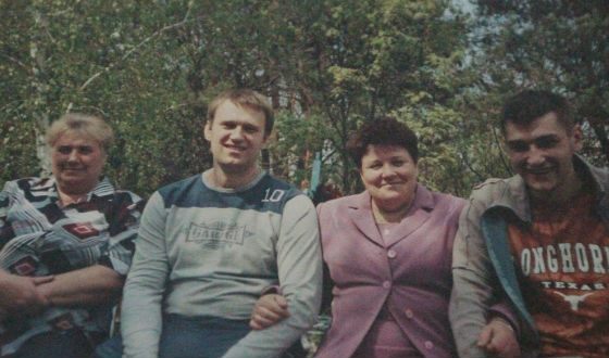 Алексей Навальный с мамой, тетей и братом