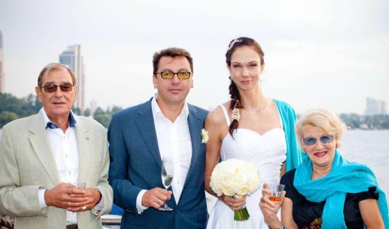Екатерина Гамова с мужем и его родителями