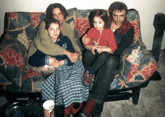 Вера Панфилова с родителями и сестрой в детстве