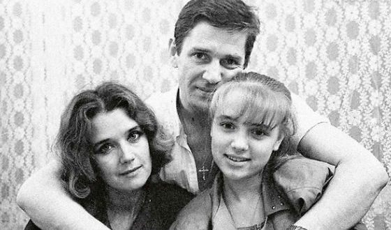 Александр Абдулов с женой и дочерью Ксенией