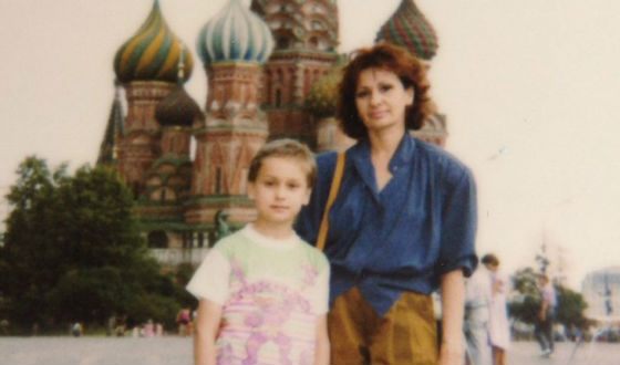 Юный Кирилл Жандаров с мамой