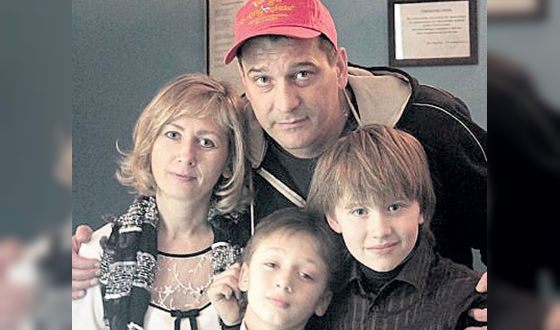 Ярослав Бойко с женой и детьми