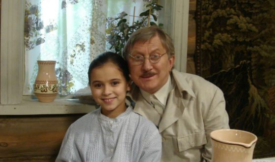 Маленькая Мила Сивацкая на съемках сериала «1942» (2008 год)
