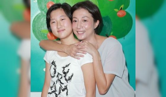 На фото: любовница Джеки Чана и его внебрачная дочь