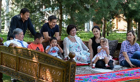 Алмазбек Атамбаев в кругу семьи