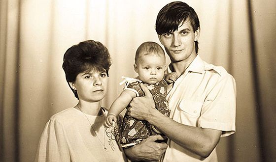 Александр Гусев с женой и дочерью