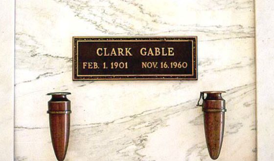 Скромная могила Кларка Гейбла 