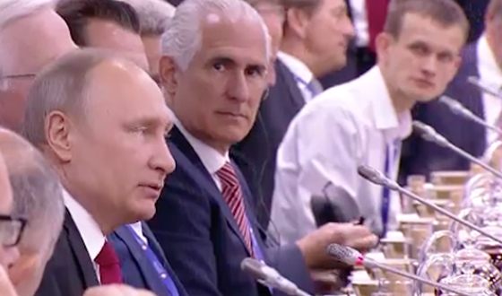 Владимир Путин и Виталик Бутерин на Петербургском международном экономическом форуме