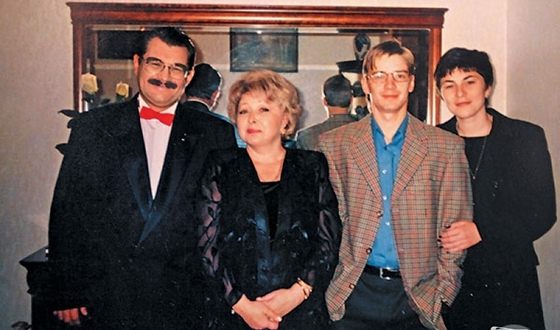 Анна Фроловцева с мужем, сыном и невесткой